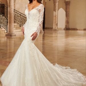 Elegant Lace Wedding Gown